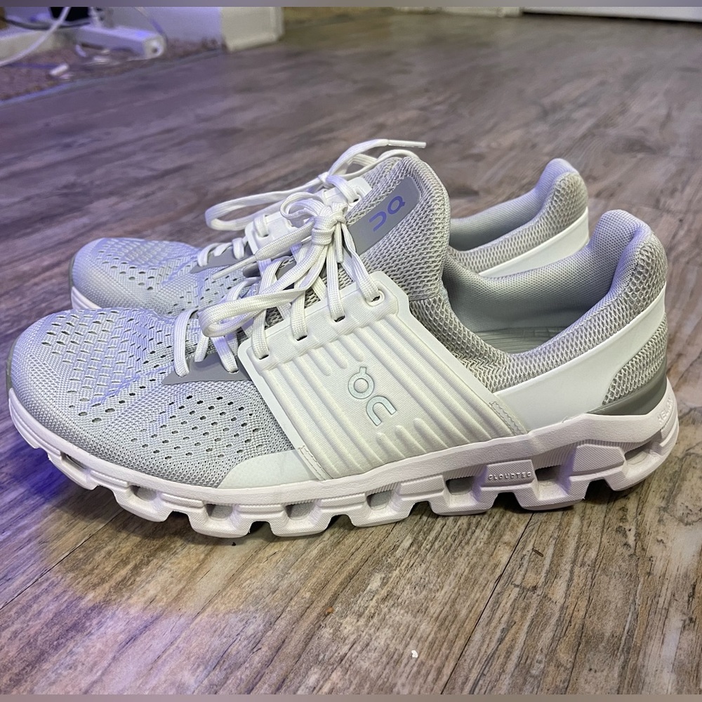 On Running Men's Cloudswift Athletic Shoes in Light Gray/White